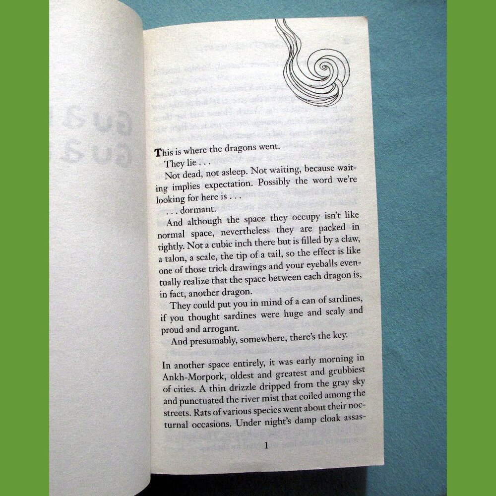 Book: Guards! Guards! by Terry Pratchett - Picture 2 of 8